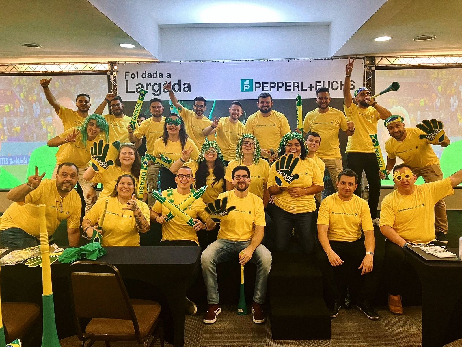 pepperlfuchs - foto convenção de vendas 2022 - hotel Slaviero - jogo do Brasil.jpeg