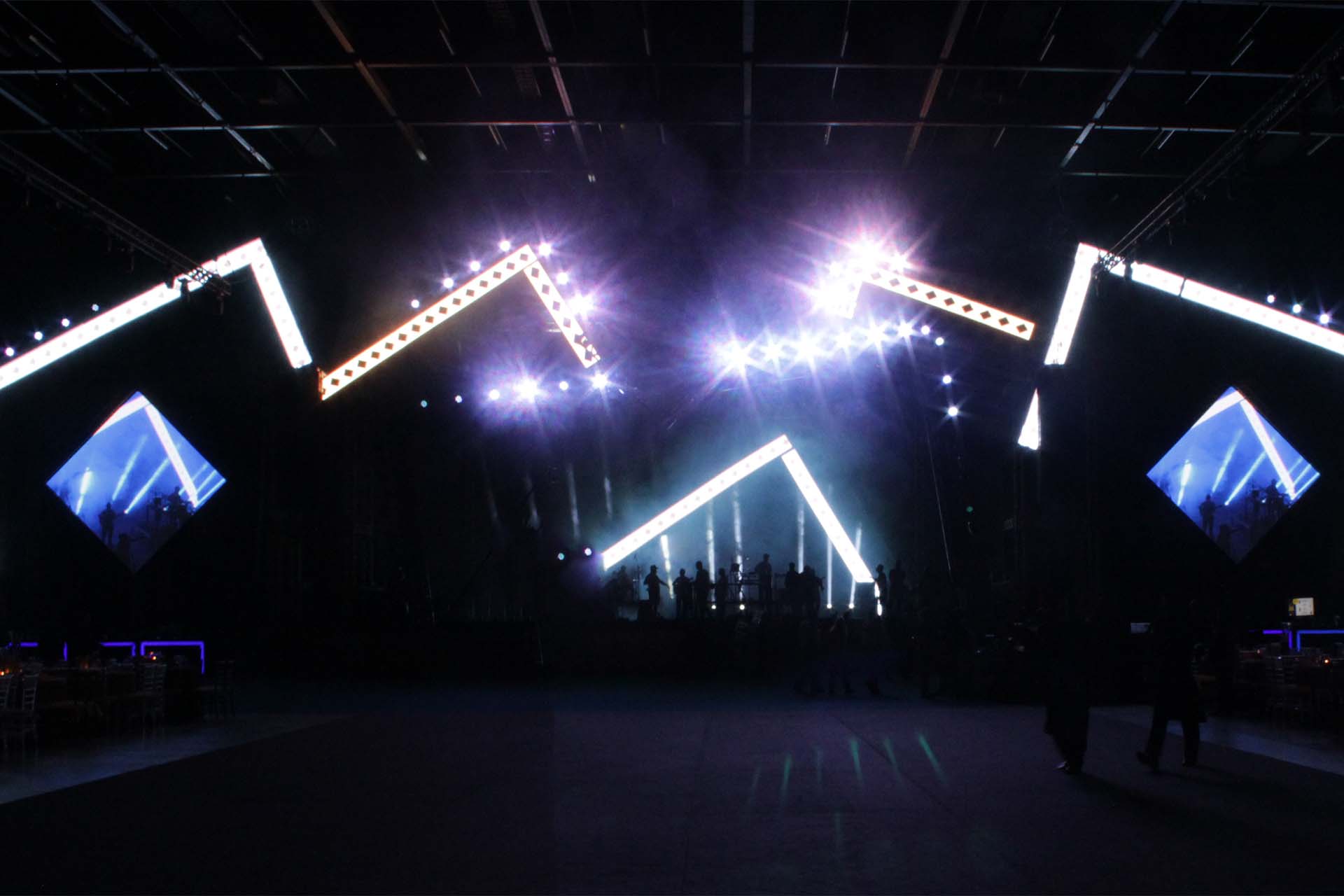 formatura_puc-Faculdade_Universidade_Evento-Social-Cenografia_telão_LED_Iluminação_Audiovisual