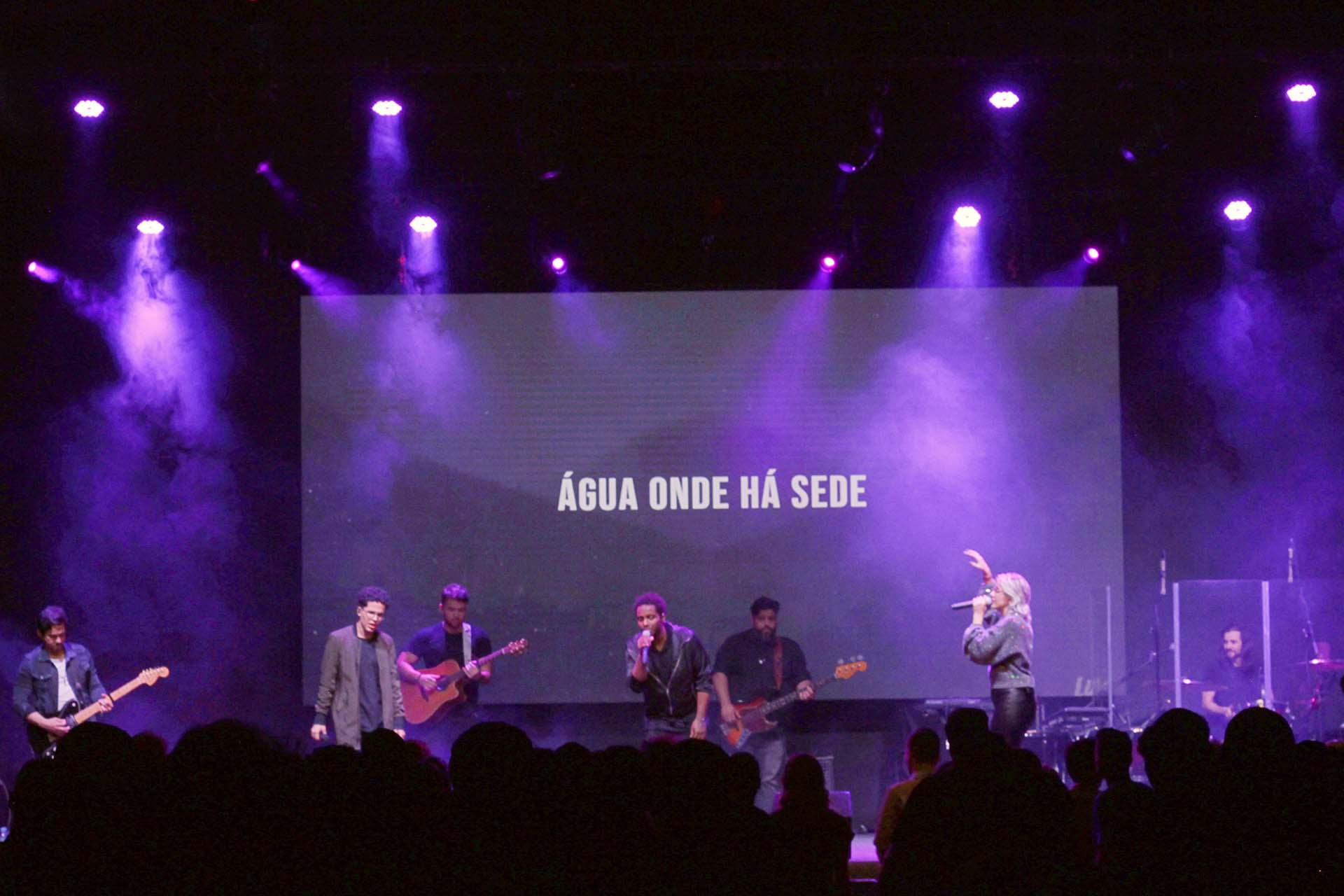 igreja_por_amor-Evento-Social-Cenografia_telão_LED_Iluminação_Audiovisual