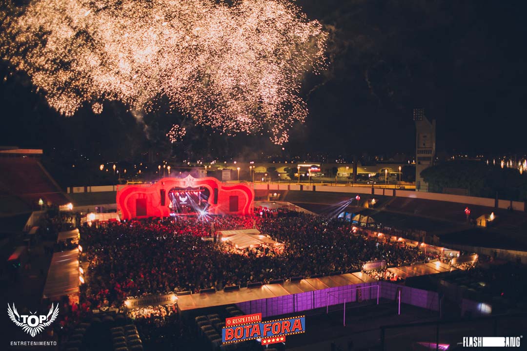 top-formatura-Universidade_faculdade_Evento-Social-Cenografia_telão_LED_Iluminação_Audiovisual